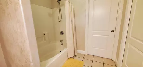 Bath - 558 Fair Hill Dr, Redding, CA 96003 photo 17 of 22