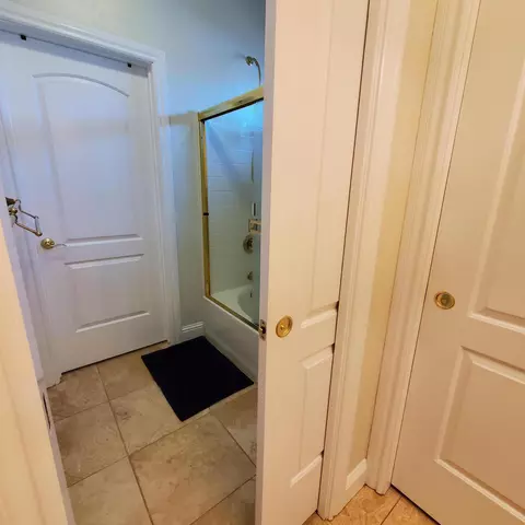Bath - 558 Fair Hill Dr, Redding, CA 96003 photo 8 of 22