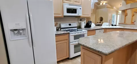 Kitchen - 558 Fair Hill Dr, Redding, CA 96003 photo 5 of 13