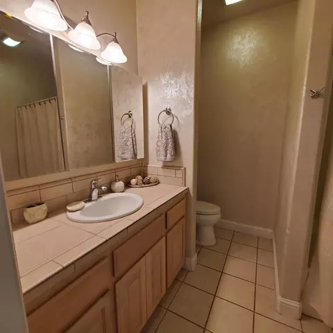 Bath - 558 Fair Hill Dr, Redding, CA 96003 photo 20 of 22