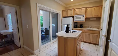 Kitchen - 558 Fair Hill Dr, Redding, CA 96003 photo 11 of 13