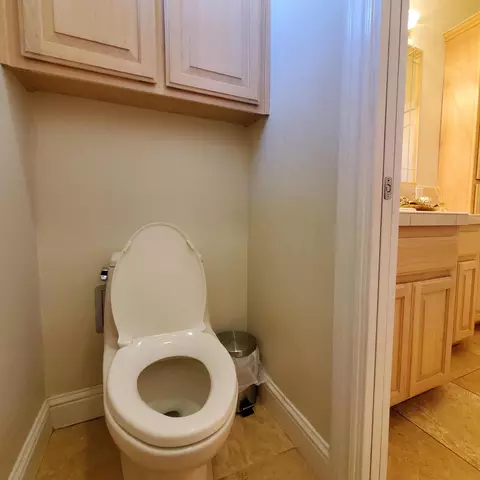 Bath - 558 Fair Hill Dr, Redding, CA 96003 photo 11 of 22