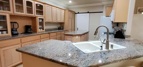 Kitchen - 558 Fair Hill Dr, Redding, CA 96003 photo 9 of 13