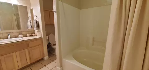 Bath - 558 Fair Hill Dr, Redding, CA 96003 photo 15 of 22