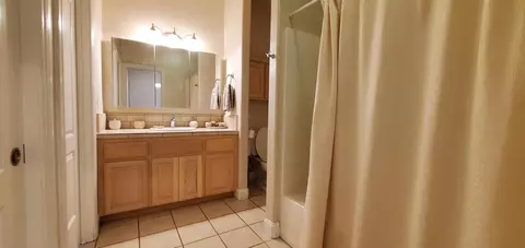 Bath - 558 Fair Hill Dr, Redding, CA 96003 photo 14 of 22