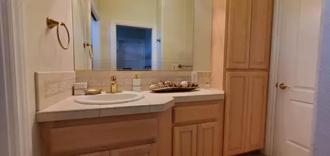 Bath - 558 Fair Hill Dr, Redding, CA 96003 photo 13 of 22