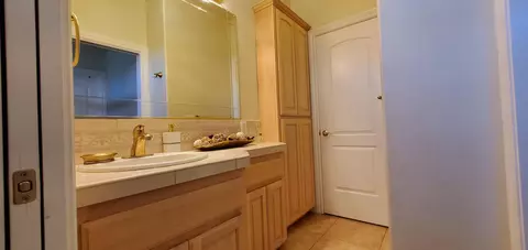 Bath - 558 Fair Hill Dr, Redding, CA 96003 photo 12 of 22