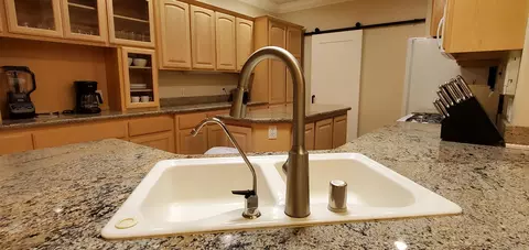 Kitchen - 558 Fair Hill Dr, Redding, CA 96003 photo 8 of 13