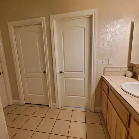 Bath - 558 Fair Hill Dr, Redding, CA 96003 photo 22 of 22