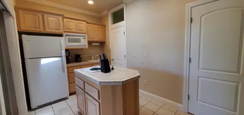 Kitchen - 558 Fair Hill Dr, Redding, CA 96003 photo 12 of 13