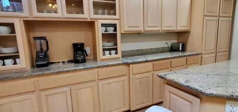 Kitchen - 558 Fair Hill Dr, Redding, CA 96003 photo 6 of 13