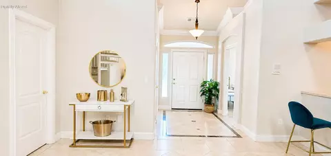 Entry Way - 558 Fair Hill Dr, Redding, CA 96003 photo 2 of 5