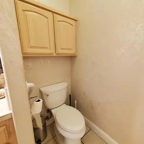 Bath - 558 Fair Hill Dr, Redding, CA 96003 photo 19 of 22