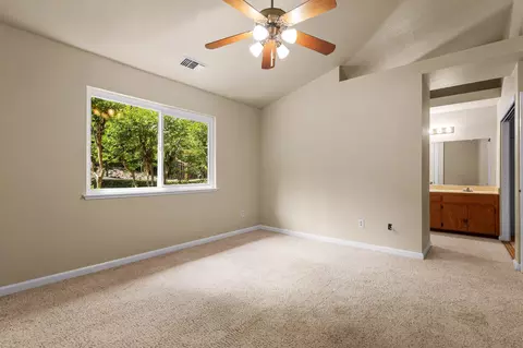 Bedroom - 550 Vansicklen Way, Redding, CA 96003 photo 4 of 15
