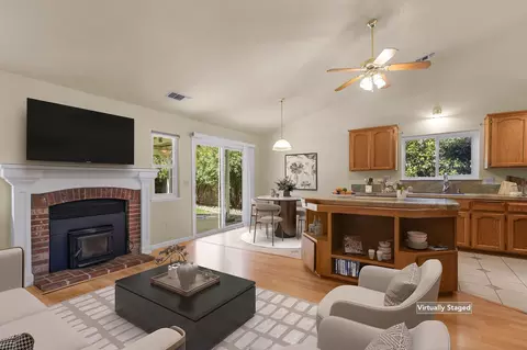 Living - 550 Vansicklen Way, Redding, CA 96003 photo 4 of 9