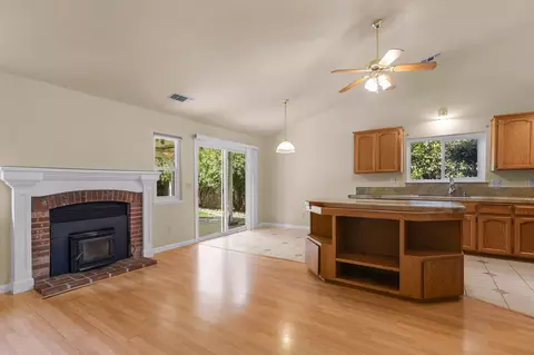 Living - 550 Vansicklen Way, Redding, CA 96003 photo 5 of 9