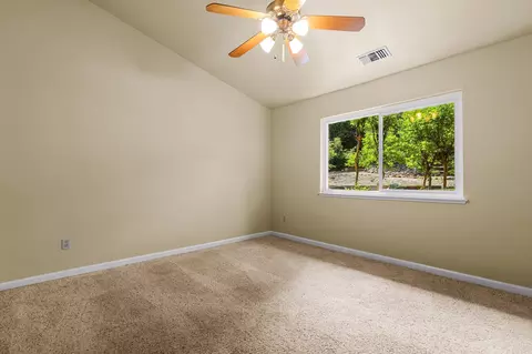 Bedroom - 550 Vansicklen Way, Redding, CA 96003 photo 2 of 15