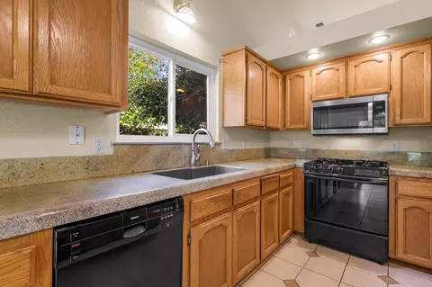 Kitchen - 550 Vansicklen Way, Redding, CA 96003 photo 1 of 3