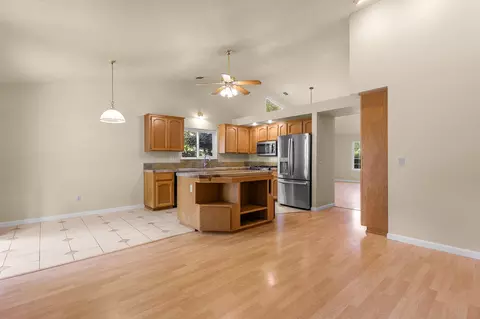 Living - 550 Vansicklen Way, Redding, CA 96003 photo 8 of 9