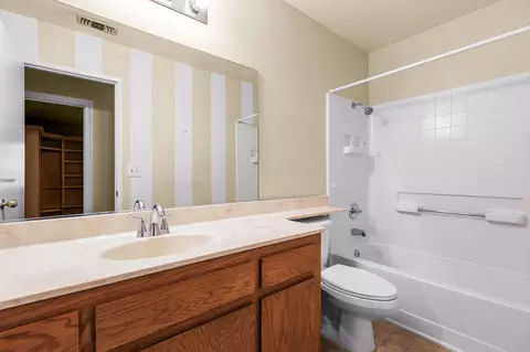 Bath - 550 Vansicklen Way, Redding, CA 96003 photo 1 of 3