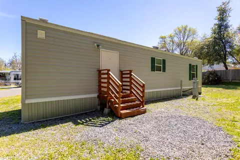 2200 Jewell Ln, Redding, CA 96001