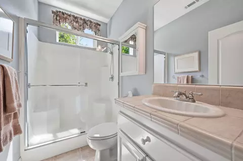 Bath - 20589 Catka Dr, Redding, CA 96003 photo 6 of 6