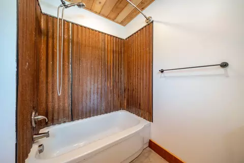 Bath - 21855 Graham Rd, Manton, CA 96059 photo 2 of 4