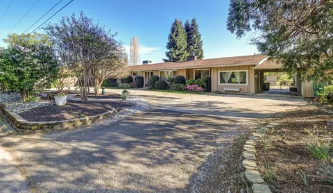 19279 Green Acres West Ln, Redding, CA 96002