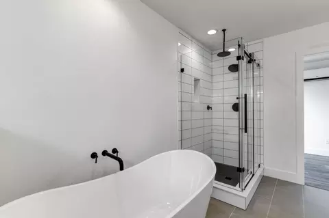 Bath - 2486 Neighborly Way, Redding, CA 96001 photo 6 of 6