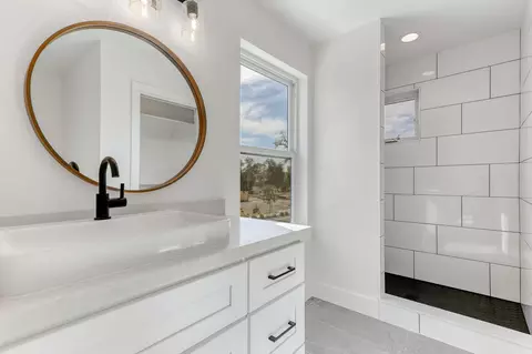 Bath - 2486 Neighborly Way, Redding, CA 96001 photo 1 of 6