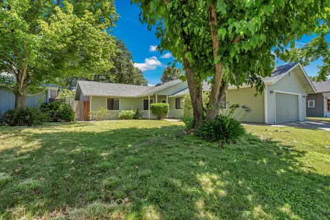 1925 Trumpet Dr, Redding, CA 96003