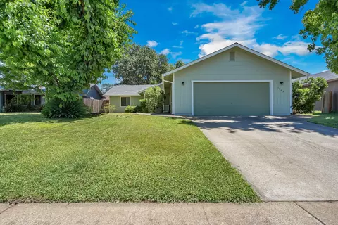 1925 Trumpet Dr, Redding, CA 96003