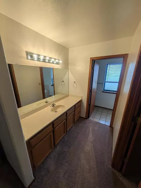 Bath - 1925 Trumpet Dr, Redding, CA 96003 photo 2 of 3