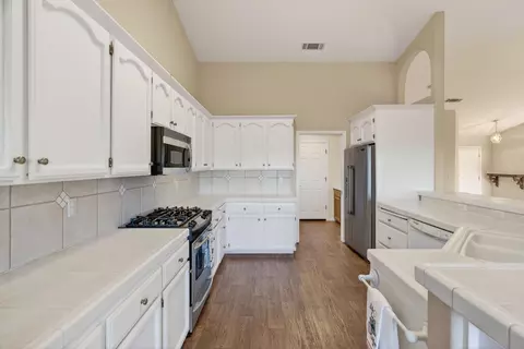 Kitchen - 2868 Blue Bell Dr, Redding, CA 96001 photo 2 of 6