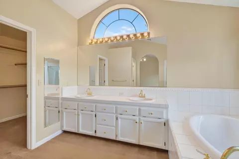 Bath - 2868 Blue Bell Dr, Redding, CA 96001 photo 1 of 6