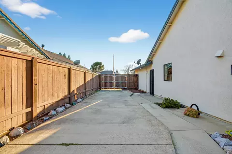 Exterior - 2868 Blue Bell Dr, Redding, CA 96001 photo 13 of 14