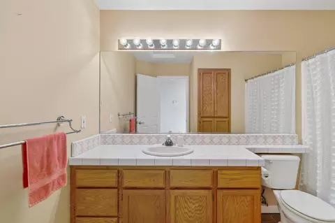 Bath - 2868 Blue Bell Dr, Redding, CA 96001 photo 5 of 6