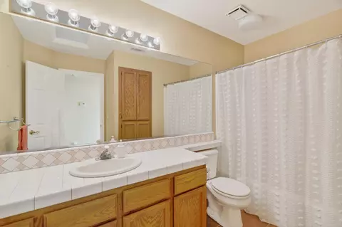 Bath - 2868 Blue Bell Dr, Redding, CA 96001 photo 6 of 6