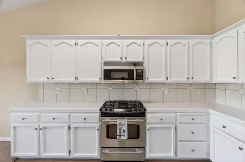 Kitchen - 2868 Blue Bell Dr, Redding, CA 96001 photo 3 of 6