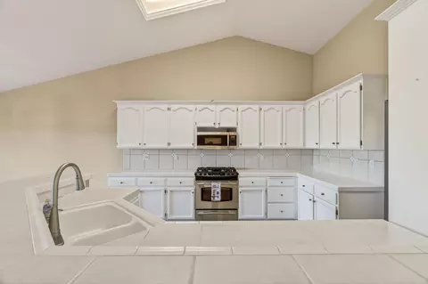 Kitchen - 2868 Blue Bell Dr, Redding, CA 96001 photo 5 of 6