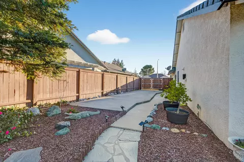 Exterior - 2868 Blue Bell Dr, Redding, CA 96001 photo 12 of 14
