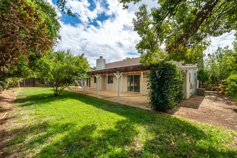 Exterior - 2166 Wicklow St, Redding, CA 96001 photo 4 of 18