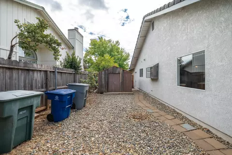 Exterior - 2166 Wicklow St, Redding, CA 96001 photo 18 of 18