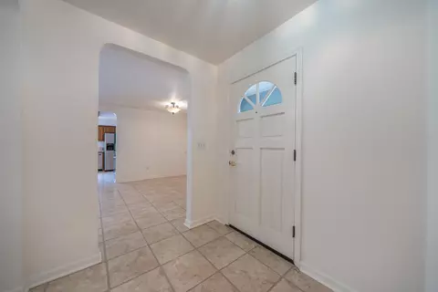 Entry Way - 2166 Wicklow St, Redding, CA 96001 photo 2 of 3
