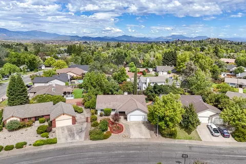 View/Area - 2166 Wicklow St, Redding, CA 96001 photo 7 of 11