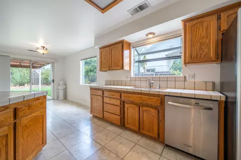 Kitchen - 2166 Wicklow St, Redding, CA 96001 photo 5 of 6