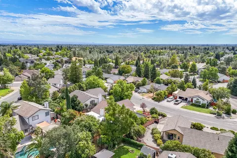 View/Area - 2166 Wicklow St, Redding, CA 96001 photo 2 of 11