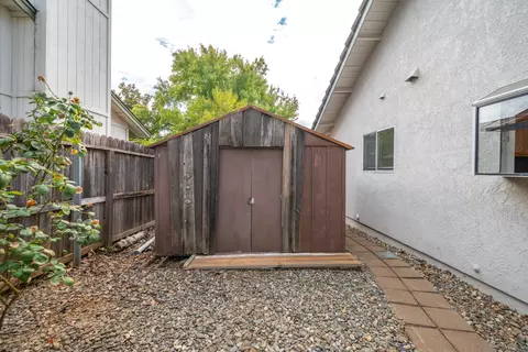 Exterior - 2166 Wicklow St, Redding, CA 96001 photo 10 of 18