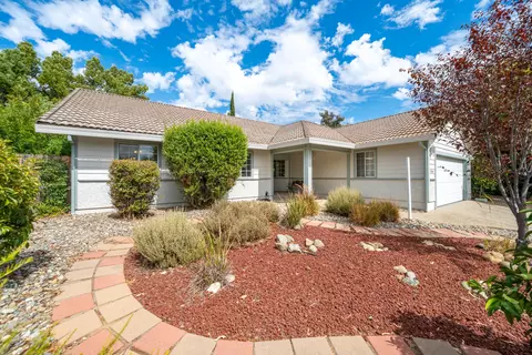 Exterior - 2166 Wicklow St, Redding, CA 96001 photo 14 of 18