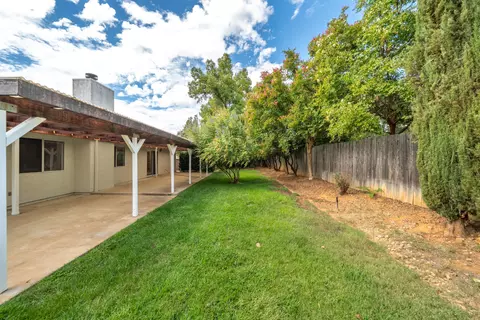 Exterior - 2166 Wicklow St, Redding, CA 96001 photo 5 of 18
